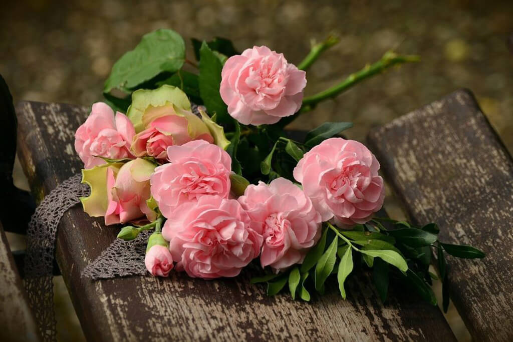 bouquet_1280-1024x683 bouquet of soft pink carnations